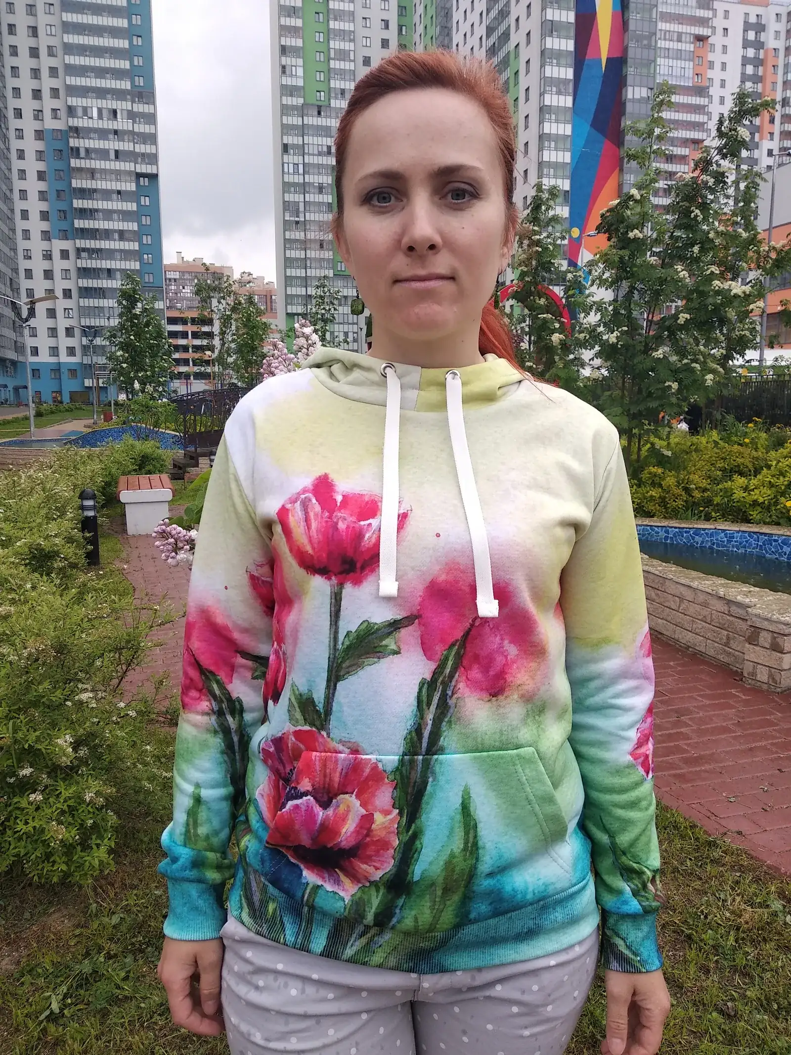 Женская толстовка без капюшона — фото 3